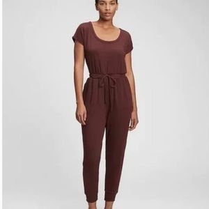 Gap | Softspun Jumpsuit Jogger Shortsleeve Cherry Wood red Burgundy NWT